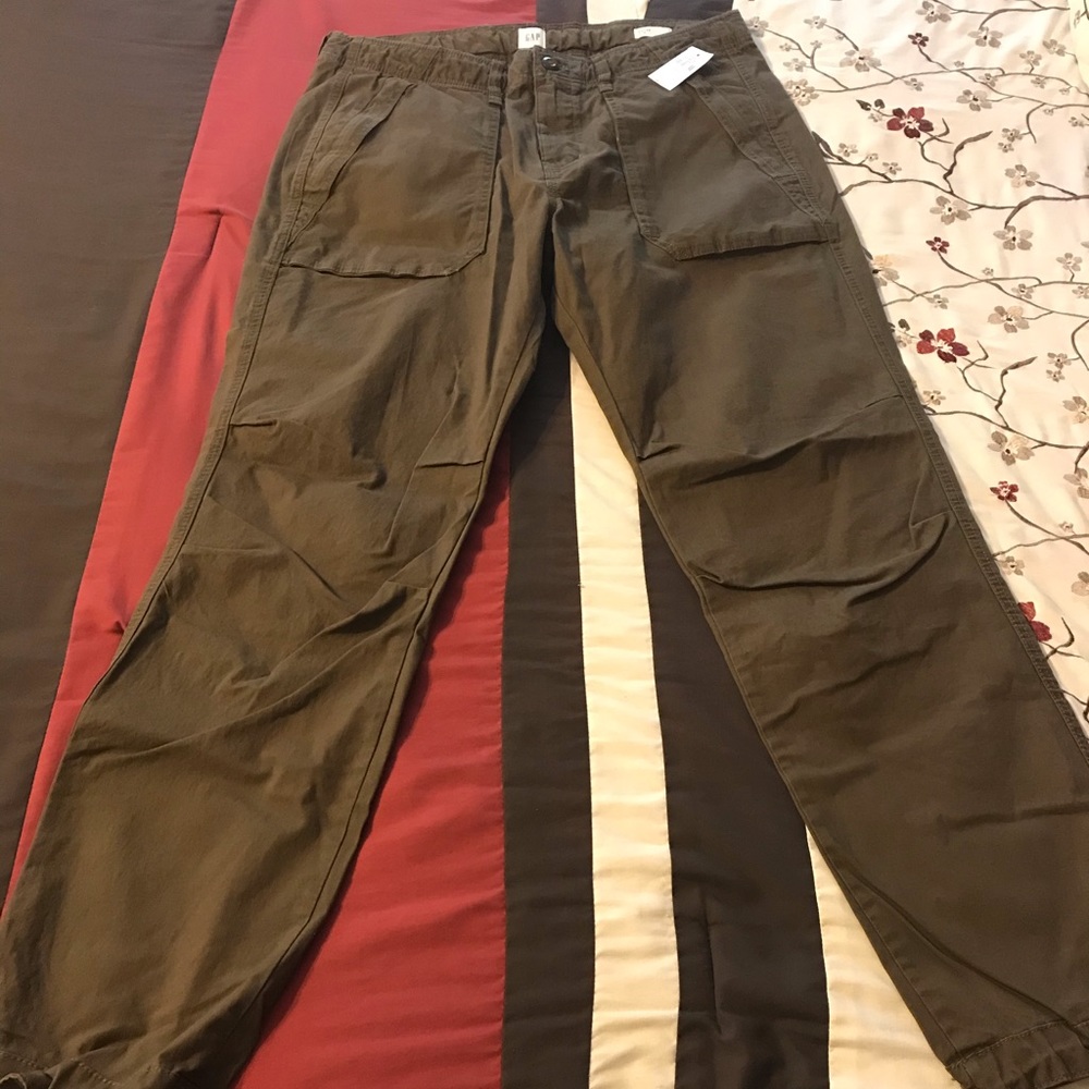 Gap khaki jogger pants.  Size 33/32, color green.